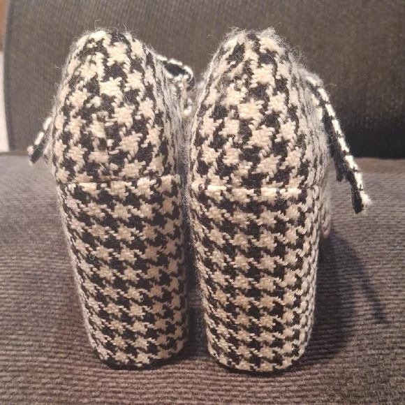 Steve Madden Black & White Houndstooth Double Strap Chunky Block Platform Heels - Picture 9 of 11